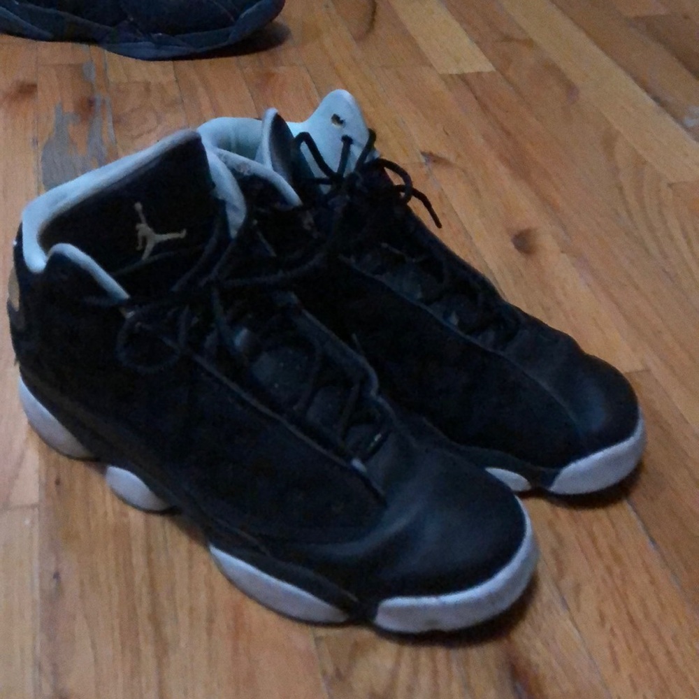 Jordan 13’s Size : 9 ( girls ) 10 (women’s)